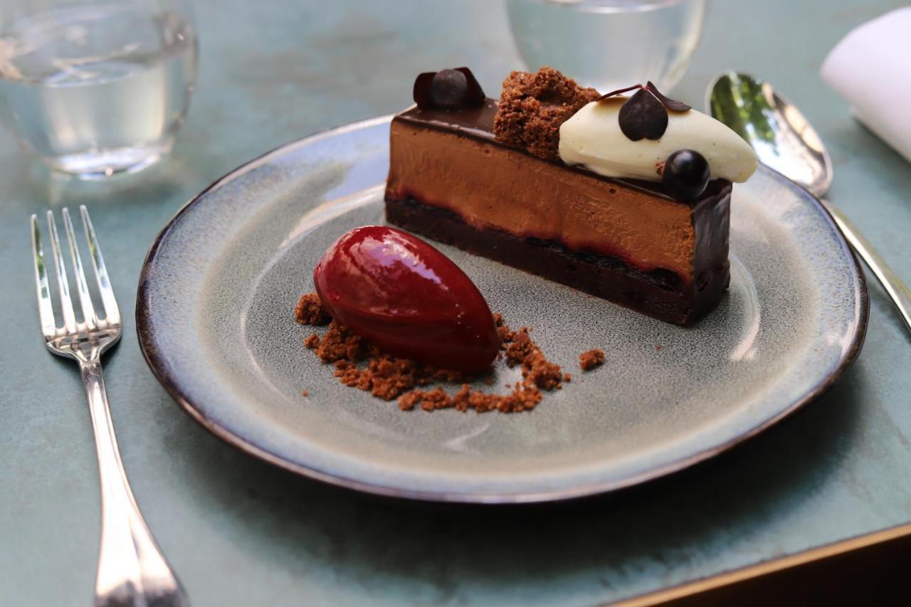 فندق ميزون بريغيت باريس المظهر الخارجي الصورة A chocolate dessert