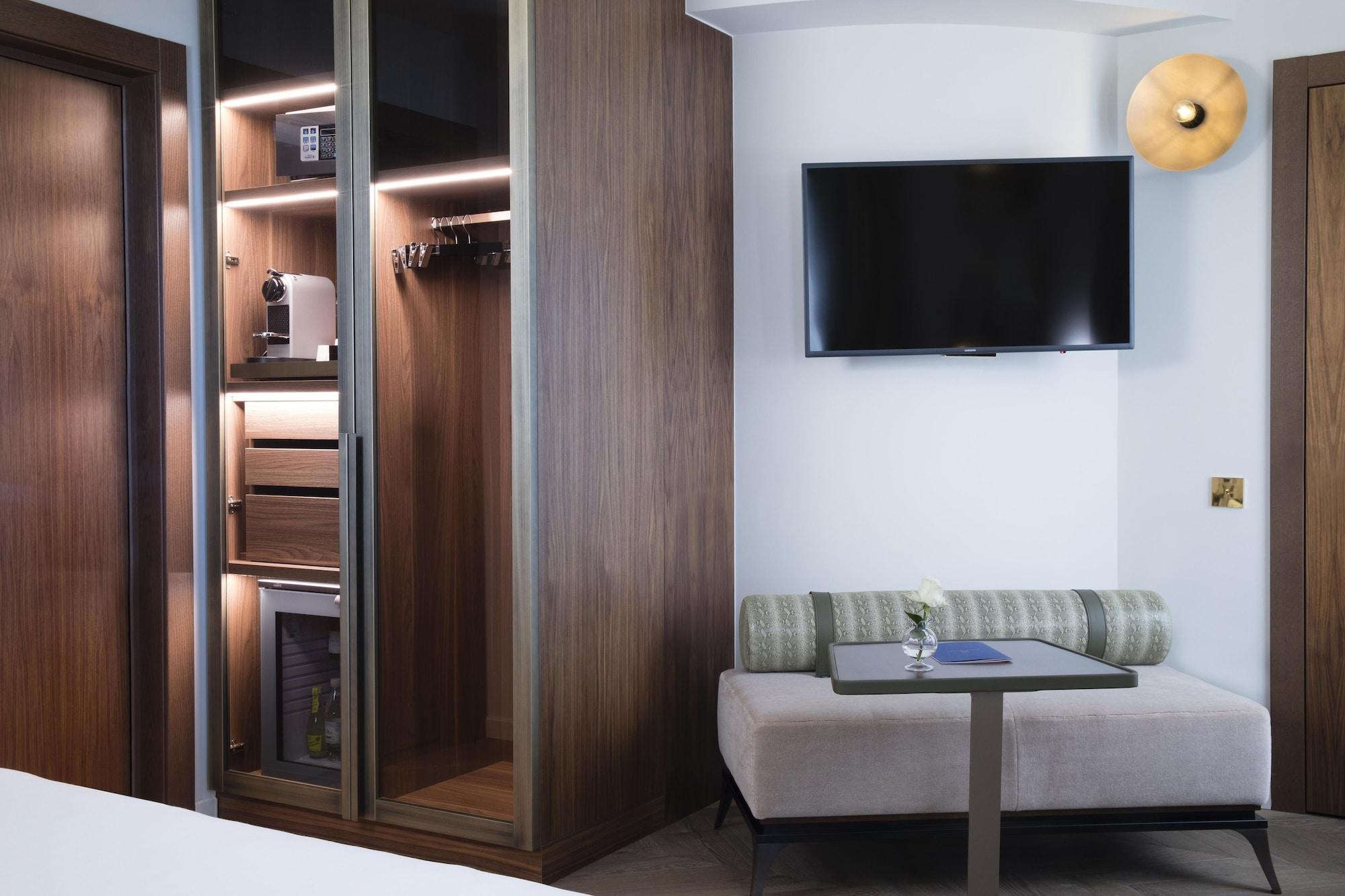 فندق ميزون بريغيت باريس المظهر الخارجي الصورة A room at the hotel