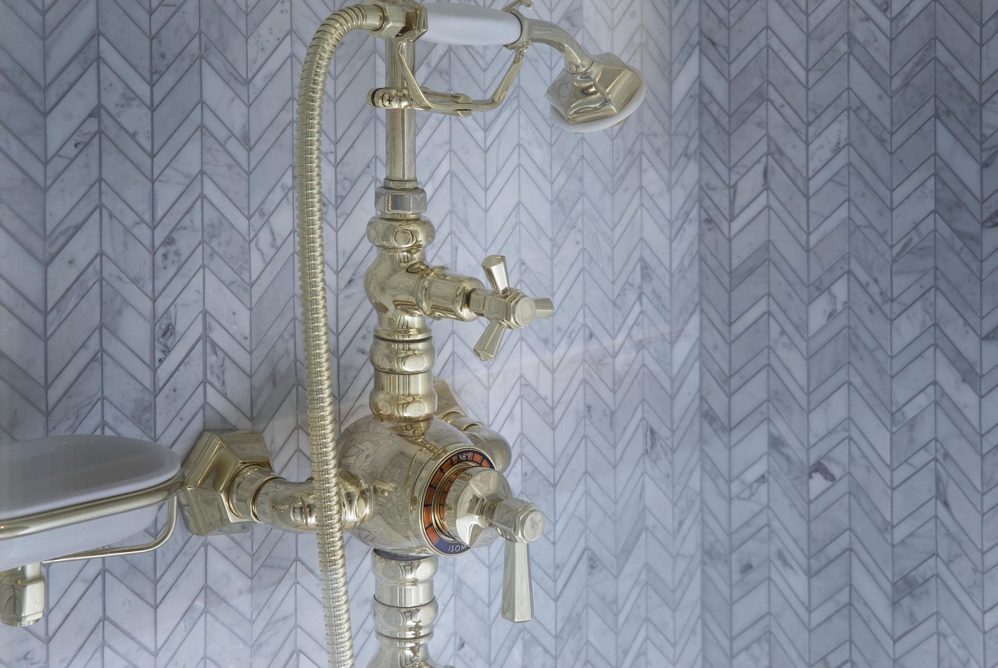 فندق ميزون بريغيت باريس المظهر الخارجي الصورة A shower faucet