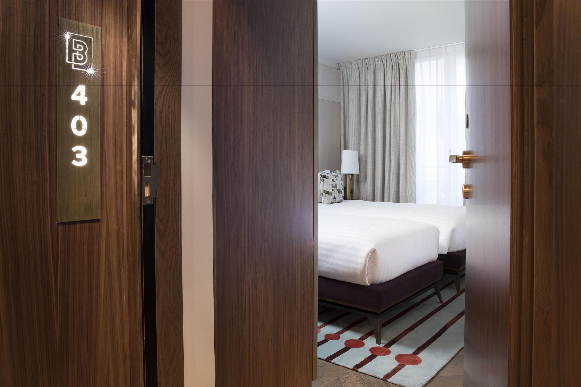 فندق ميزون بريغيت باريس المظهر الخارجي الصورة A room at the hotel