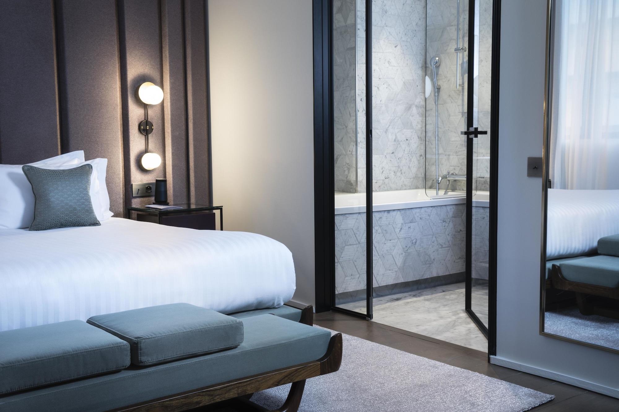 فندق ميزون بريغيت باريس المظهر الخارجي الصورة A bedroom at the hotel