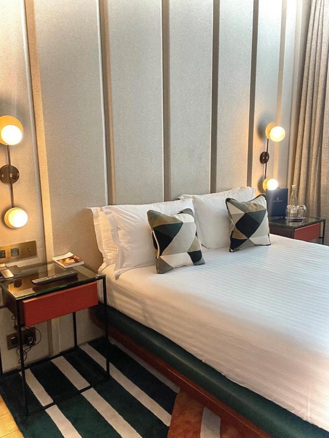 فندق ميزون بريغيت باريس المظهر الخارجي الصورة A bedroom at the hotel