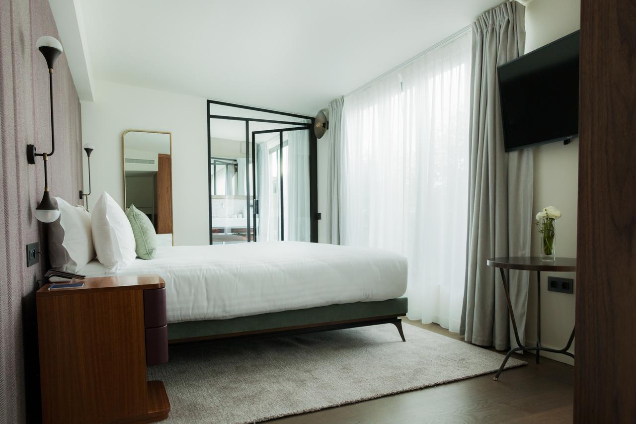 فندق ميزون بريغيت باريس المظهر الخارجي الصورة A bedroom at the hotel